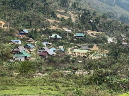 Bản làng biên giới xã Nhôn Mai. Ảnh: T.H