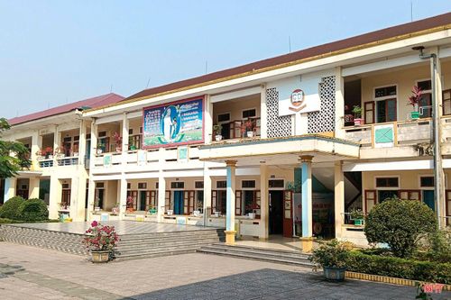 Trường Tiểu học Thạch Trị (xã Đồng Tiến).