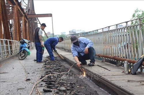 Xử lý hệ thống rãnh thoát nước trên phần đường bộ.