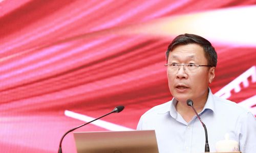 Đồng chí Trần Thanh Tùng - Phó Chủ nhiệm Ủy ban Kiểm tra Tỉnh ủy quán triệt, triển khai các nội dung tại hội nghị.
