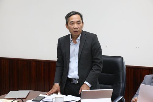 Đồng chí Hoàng Mạnh Thắng, Phó Trưởng Ban Tuyên giáo và Dân vận Tỉnh ủy phát biểu tại cuộc họp