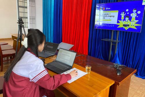 Thí sinh dự thi vào sáng 20/4