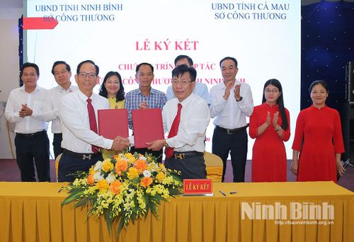 Lãnh đạo Sở Công thương tỉnh Ninh Bình và Sở Công thương tỉnh Cà Mau ký kết chương trình hợp tác giai đoạn 2025-2030.