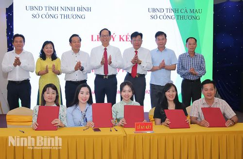 Ký kết Hợp đồng tiêu thụ sản phẩm và Biên bản ghi nhớ hợp tác kinh doanh giữa các doanh nghiệp 2 tỉnh: Ninh Bình và Cà Mau.