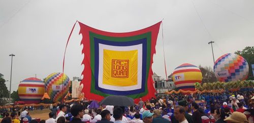 Đông đảo Nhân dân về dự lễ.