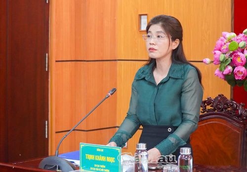 Bà Trịnh Khánh Ngọc, Chi cục trưởng Chi cục Bảo vệ môi trường, trình bày dự thảo kế hoạch phối hợp trong công tác kiểm tra, xử lý vi phạm pháp luật về môi trường.