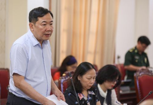 Tổng Thư ký Hiệp hội Thuốc lá Việt Nam Nguyễn Chí Nhân tham luận tại tọa đàm. Ảnh: L.H