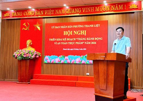 Phó Chủ tịch UBND phường Nguyễn Anh Tuấn phát biểu tại hội nghị. Ảnh: PV