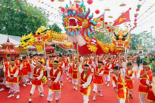 Hình ảnh nghi thức tế lễ và rước kiệu. Ảnh: Hồng Đào.