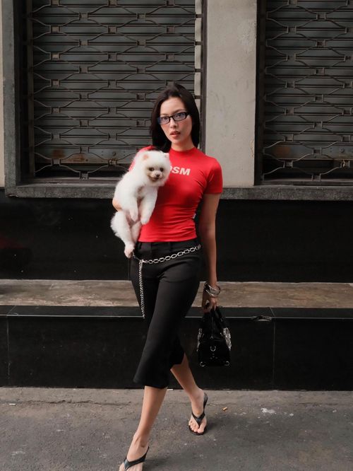 Trên trang cá nhân, Tú Hảo chăm chia sẻ những bộ ảnh trong công việc, đời thường. Thời gian gần đây, cô khá đắt show quảng cáo cho nhiều nhãn hàng thời trang, mỹ phẩm. Cô hiện hoạt động trong công ty quản lý có Lan Ngọc.