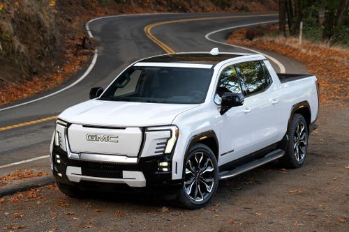  GM được cho là đang lên kế hoạch phát triển các phiên bản plug-in hybrid (PHEV) và xe điện mở rộng tầm hoạt động (EREV) cho nhiều dòng sản phẩm, thay thế cho cấu hình thuần điện như trong kế hoạch ban đầu. 
