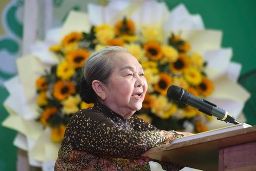  Chia sẻ tại sự kiện, bà Hoàng Thị Khánh, Chủ tịch Hội Chiến sĩ cách mạng bị địch bắt tù đày TP.HCM, nhấn mạnh yêu cầu quan trọng nhất là tính trung thực của lịch sử. Bà cho rằng dù đã có nhiều sách, phim về Côn Đảo nhưng cách hiểu vẫn chưa thống nhất, thậm chí có những nhận định sai lệch từ các diễn đàn quốc tế. “Đã là lịch sử thì không được phép nói sai”, bà nói, đồng thời kêu gọi đóng góp thêm tư liệu để hoàn thiện tủ sách. 
