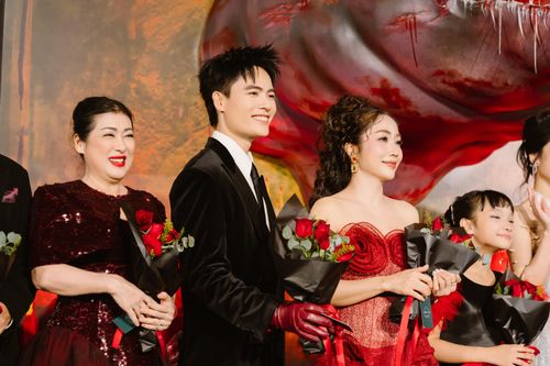  Heo năm móng do đạo diễn Lưu Thành Luân, nhà sản xuất Võ Thanh Hòa thực hiện cùng dàn diễn viên gồm Võ Tấn Phát, Trần Ngọc Vàng, Ốc Thanh Vân, Thanh Thủy, Duy Khương… Sau buổi chiếu sớm, phim kinh dị Heo năm móng nhận được nhiều phản hồi tích cực. Tác phẩm được xem là một trong những “ứng viên nặng ký” trên đường đua phim dịp lễ 30/4-1/5 sắp tới. 