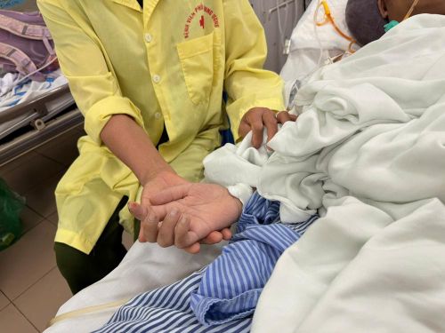 Sáng nay (22/4), cháu Quang đã dần có những dấu hiệu chuyển biến tích cực.