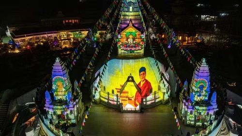 Tái hiện câu chuyện về bậc hóa thân Phật Quan Âm bằng ánh sáng 3D mapping.