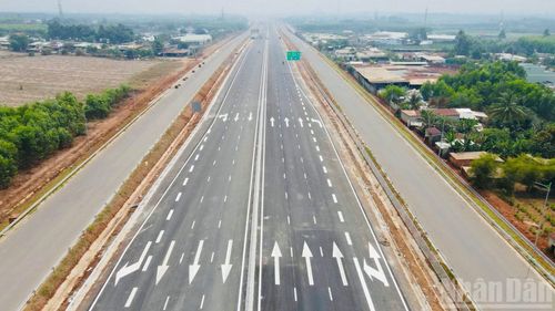Với 10 tuyến đường cao tốc đi qua, Đồng Nai là địa phương đứng đầu cả nước về số lượng dự án cao tốc đi qua (khoảng 10/86 dự án), chiếm tỷ lệ 11,6%.