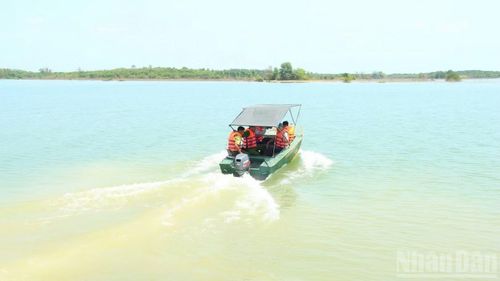  Đồng Nai cũng là nơi có hồ Trị An - hồ thủy điện nhân tạo lớn nhất nước ta với diện tích hơn 300km2. 