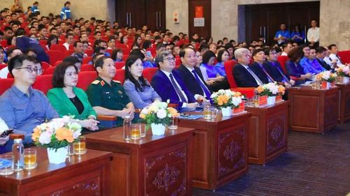 Các đại biểu dự lễ phát động.