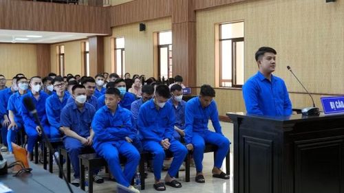 Các bị cáo tại phiên tòa.
