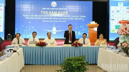 Ông Phan Đình Cảnh, Chủ tịch Hiệp hội Logistics Đồng Nai phát biểu tại tọa đàm với các doanh nghiệp.