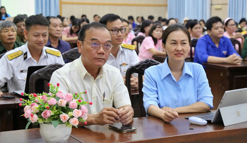 Các đại biểu dự buổi tuyên truyền.