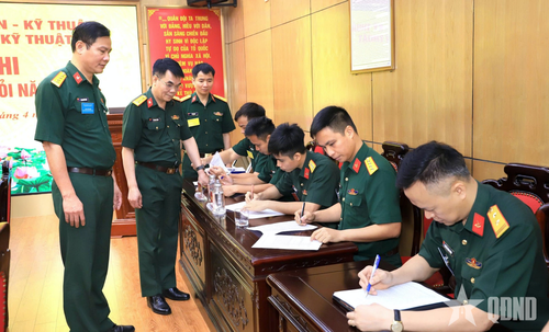 Ban tổ chức, ban giám khảo kiểm tra thí sinh thực hiện nội dung thi.