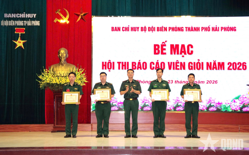 Trao thưởng tặng các tập thể, cá nhân có thành tích tiêu biểu trong hội thi. 