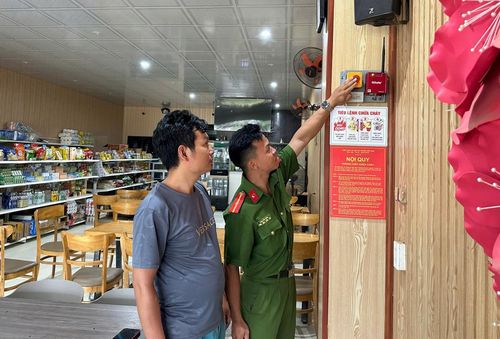 100% cơ sở thuộc diện quản lý tại xã Avương hoàn thành lắp đặt thiết bị phòng cháy, chữa cháy.