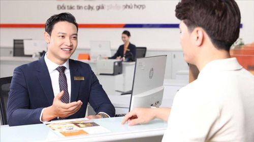  Khách hàng đang giao dịch tại Ngân hàng SHB hội sở trong quý 1-2026. ẢNH: MINH HUY 