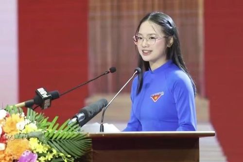 Hà Vy phát biểu. Ảnh: Znews.