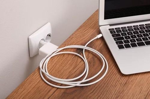 Để đảm bảo an toàn lâu dài, người dùng nên ưu tiên các bộ sạc chính hãng hoặc từ thương hiệu uy tín, đồng thời kiểm tra kỹ thông số kỹ thuật trước khi sử dụng để tránh rủi ro không đáng có.