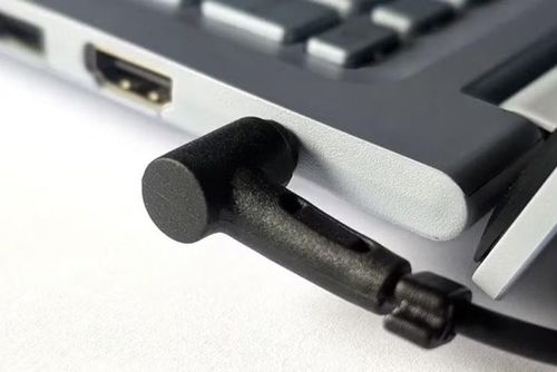Trên thực tế, hầu hết laptop hiện đại đều có cơ chế tự điều chỉnh công suất, nghĩa là nếu bạn dùng sạc 100W cho máy chỉ cần 65W, hệ thống vẫn chỉ nhận đúng mức điện năng cần thiết.
