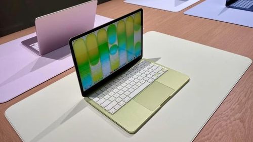 Về hiệu năng, máy sử dụng chip A18 Pro với khả năng tiết kiệm điện vượt trội, đồng thời tận dụng các chip “binned” để giảm lãng phí tài nguyên sản xuất.