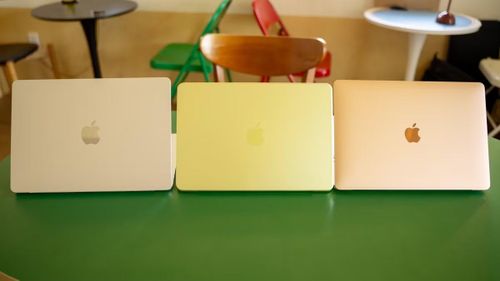 Không dừng lại ở thiết kế bên ngoài, Apple còn mở rộng việc sử dụng vật liệu tái chế vào nhiều linh kiện bên trong, hướng tới mô hình sản xuất tuần hoàn.