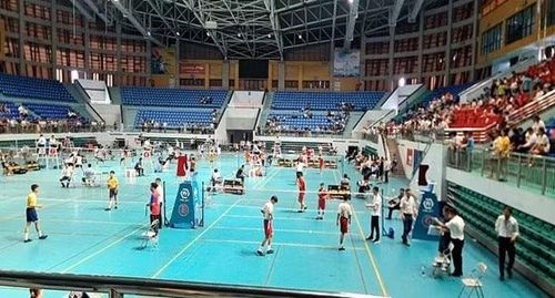 Học sinh thi đấu môn đá cầu tại nhà thi đấu thể thao tỉnh Bắc Ninh.