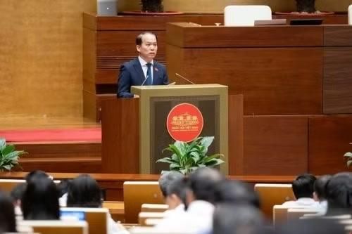 Bộ trưởng Bộ Tư pháp trình bày báo cáo giải trình, tiếp thu, chỉnh lý dự án Luật Tiếp cận thông tin sửa đổi