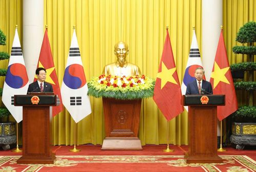 Tổng Bí thư, Chủ tịch nước Tô Lâm và Tổng thống Hàn Quốc Lee Jae Myung chủ trì họp báo chung, thông tin về kết quả hội đàm. Ảnh: Như Ý