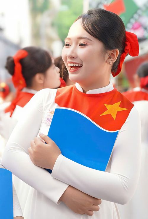 Thanh Thảo tham gia diễu hành Khối Trí thức tại sự kiện A80. Ảnh: NVCC