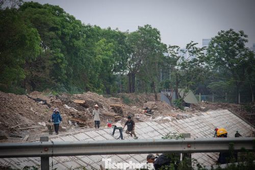 Tại công trường, các mũi thi công đang huy động tối đa thiết bị và nhân lực để hoàn thành giai đoạn cuối của dự án.