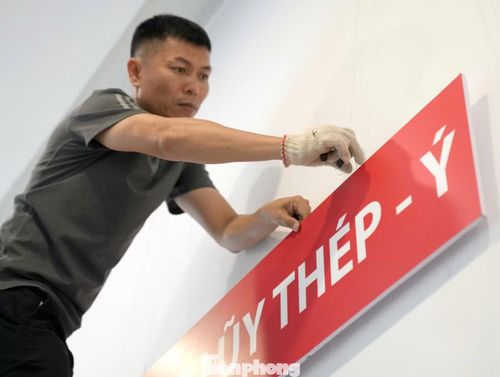 Hiện tiến độ thi công triển lãm đạt khoảng 60%. Các hạng mục đang được đẩy nhanh để hoàn thành toàn bộ trước 17h cùng ngày, sớm hơn đáng kể so với mốc dự kiến ban đầu là 4h sáng 24/4.