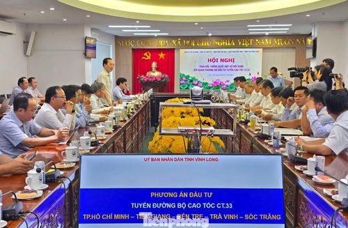 Quang cảnh cuộc họp.