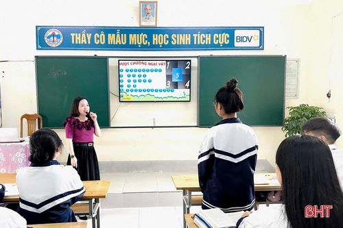 Ở nhiều tiết học, cô Quỳnh Giang cũng đã khai thác ngữ liệu từ các bộ sách để mở rộng vốn hiểu biết cho học sinh.