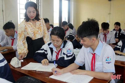 100% trường học trên địa bàn thành phố Hà Tĩnh (cũ) đều sử dụng bộ sách Cánh Diều. (Ảnh chụp tại Trường THCS Lê Bình - phường Thành Sen).