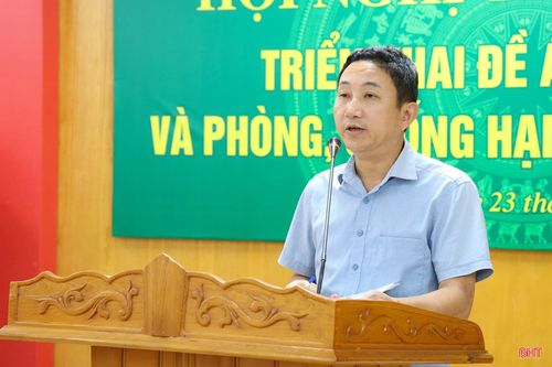 Giám đốc Giám đốc Đài Khí tượng thủy văn Hà Tĩnh Trần Đức Bá thông tin diễn biến thời tiết trong thời gian tới.