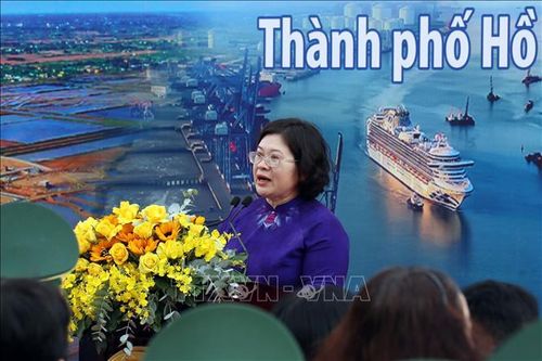 Phó Bí thư Thành ủy Thành phố Hồ Chí Minh Văn Thị Bạch Tuyết phát biểu tại lễ khai mạc.