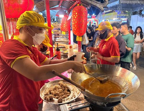 Các loại nhân bánh mì cùng "cháy hàng" tại thương hiệu bánh mì Tăng.