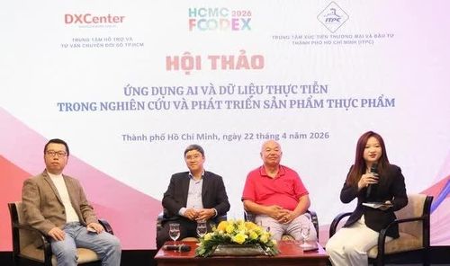 Chuyên gia thảo luận ứng dụng AI và dữ liệu thực tiễn trong nghiên cứu và phát triển sản phẩm thực phẩm.
