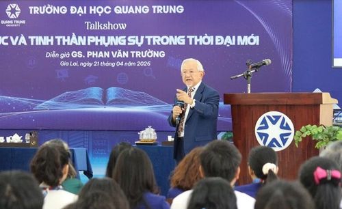 Talkshow “Giáo dục và tinh thần phụng sự trong thời đại mới”, thu hút đông đảo giảng viên, sinh viên và đại diện doanh nghiệp tham dự.