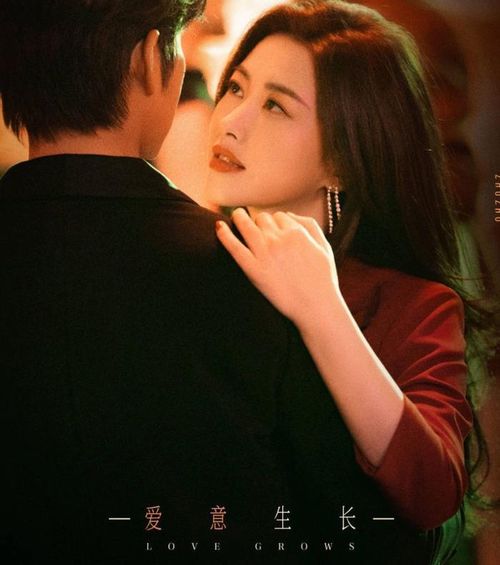 Không đi theo mô-típ tình cảm dồn dập, bộ phim chọn cách kể chuyện chậm rãi, tập trung vào đời sống công sở và quá trình phát triển tự nhiên của các mối quan hệ. Yếu tố hài hước được lồng ghép giúp tăng tính giải trí, trong khi kịch bản được nhận xét có sự đầu tư về chi tiết và logic. Đây là một trong những tác phẩm giữ được sự ổn định về phản hồi từ khán giả.