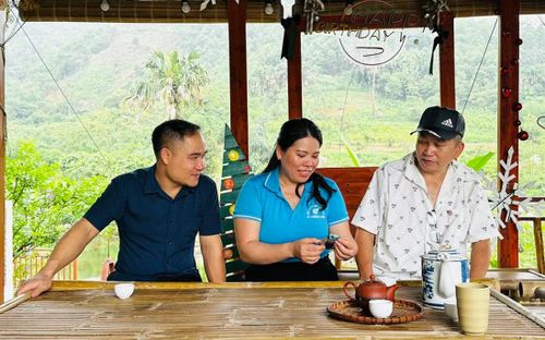 Hội LHPN xã Thượng Long xác định tuyên truyền phòng chống tác hại thuốc lá không thể chỉ dừng lại ở những khẩu hiệu khô khan mà phải chủ động "đi từng ngõ, gõ từng nhà"
